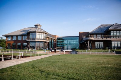 how to dress business casual